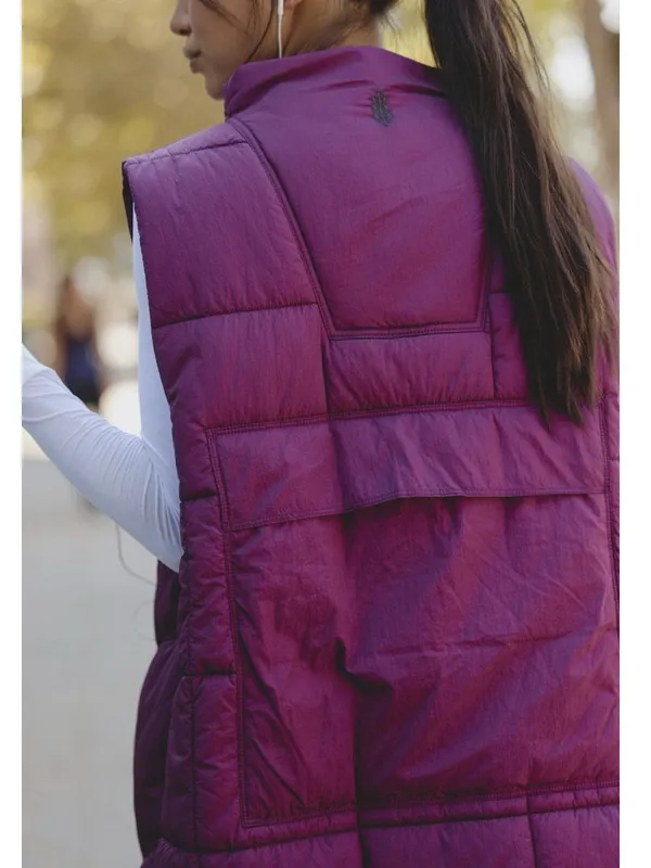 Free People On The Move Packable Puffer Long Vest in Black Cherry. Size Small - Image 3