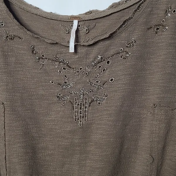 Free People slub embellished green gray crop top blouse sz Small - Image 3