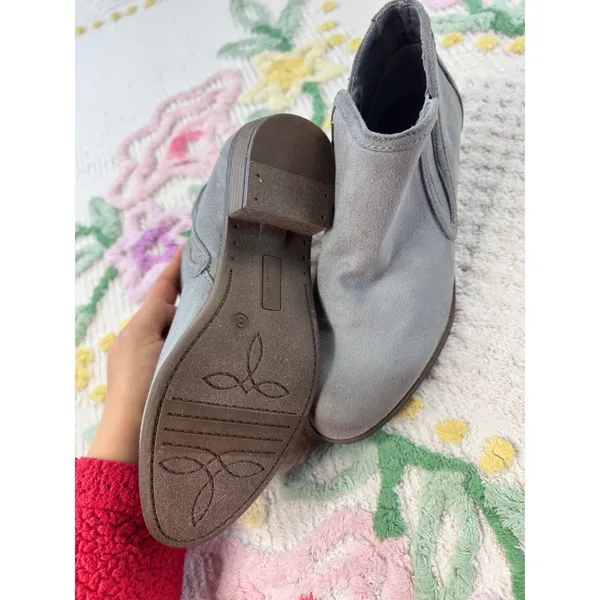 Maurices Bridget Grey Textile Ankle Booties Low Block Heel 8M‎ 98190 - Image 4