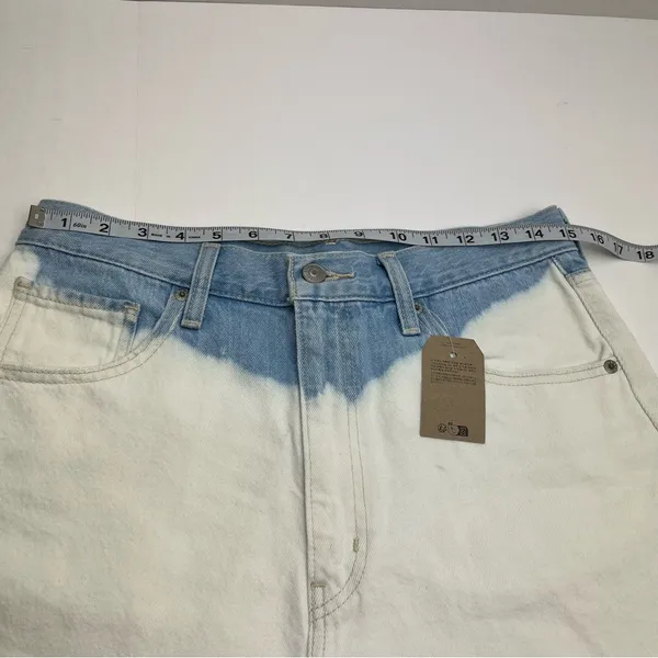 Levi's High Waisted Mom Denim Jean Cut-Off Shorts Womens Size 30 Blue‎ White NEW - Image 7