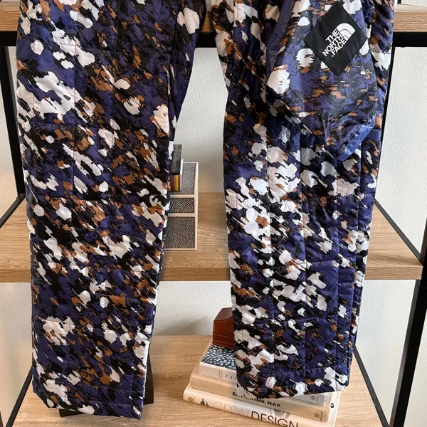 NWT The North Face Mid-Rise Insulated Quilted Circaloft Pant Cave Blue Print, XS - Image 4