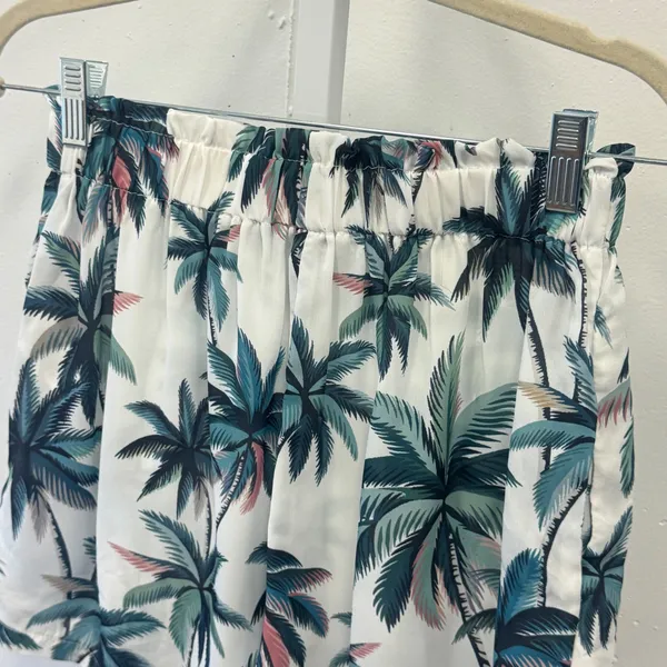 NWT Cupshe Palm Tree Print Shorts White Green Elastic Paperbag Waist‎ Tassel Sm - Image 5