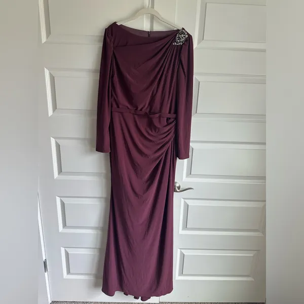 Mac Duggal Boat‎ Neck Jersey Gown With Embellished Shoulder Gown NWT - Image 4