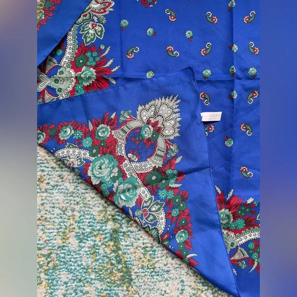 Vintage Glentex blue rose bud large square head neck scarf - Image 6