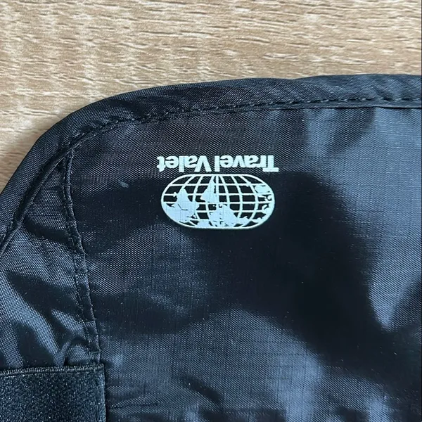 Black RFID Belt Bag with Streamlined Design for Everyday Use - Image 2