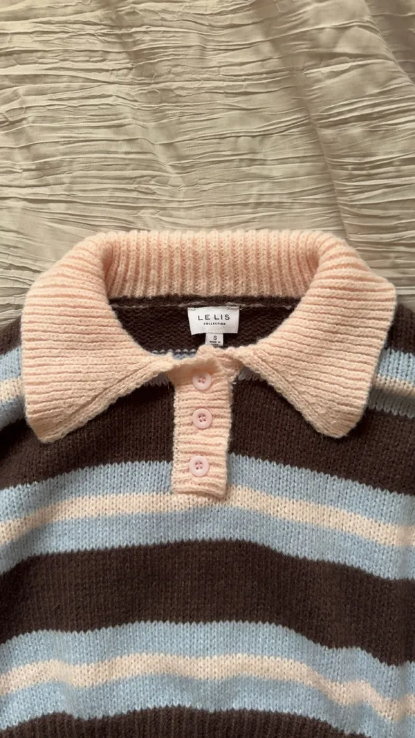 A Cropped Le lis Sweater with stripes! Never worn size small - Image 3