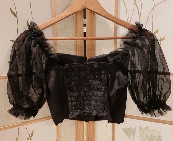 black crop top Size XS - Image 2