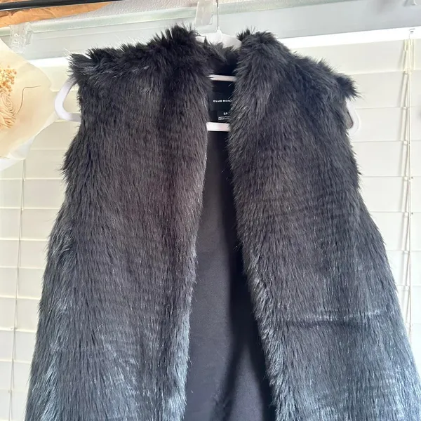 Club Monaco Black Faux Fur Longline Vest Size S winter glam - Image 4