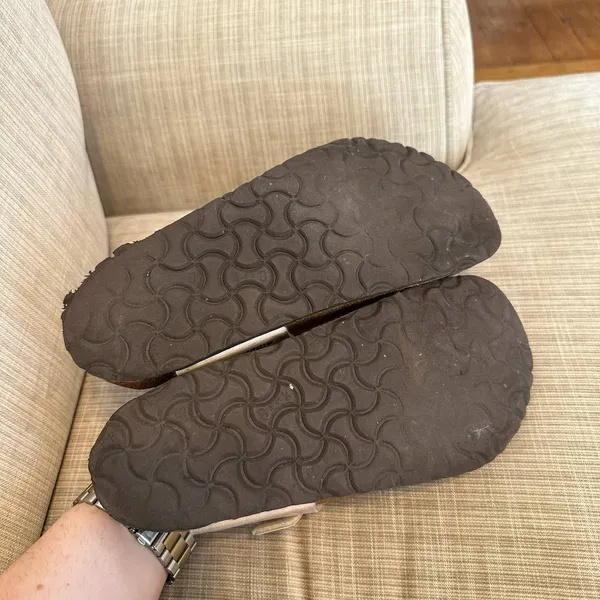Birkenstock Gizeh in Light Gold Size 38 (US Size 7-7.5) - Image 10