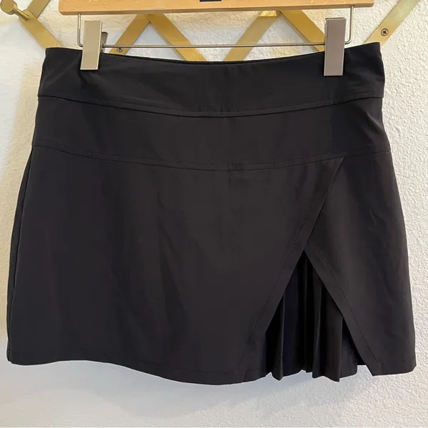 Athleta Sneaky Pleats Skort Black Small Tall - Image 3