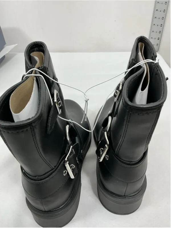 Womans New In Box Universal Thread Connor Ankle Boots Size 10 Black - Image 3