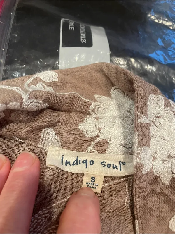 Sleeveless Taupe Button-Down Dress with White Floral Embroidery like new small - Image 4