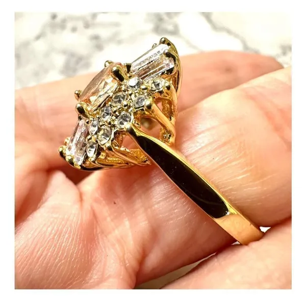 Gold tone rhinestone ring - Image 4