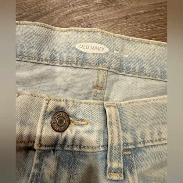 Old Navy Boyfriend Light Wash Denim Jean Shorts - Image 2