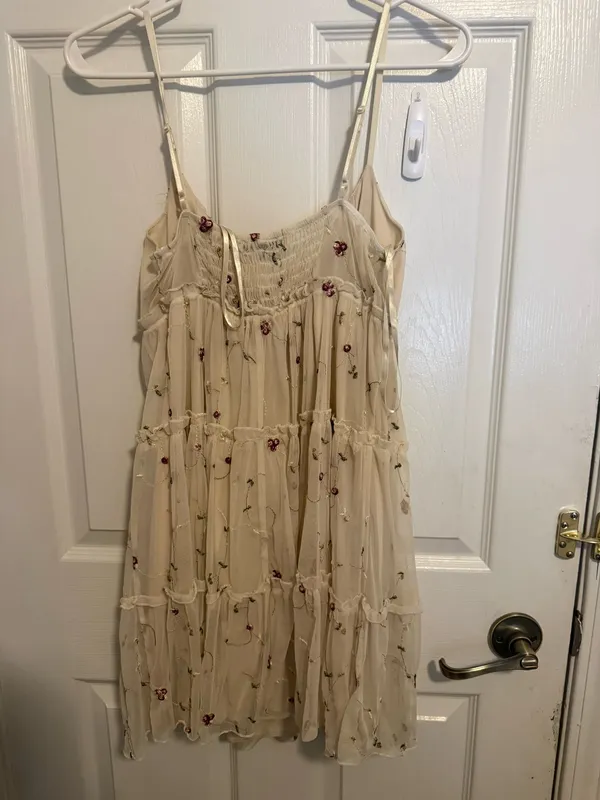 Trixxi Ivory Embroidered Floral Mesh Tiered Midi Dress Size Medium - Image 3