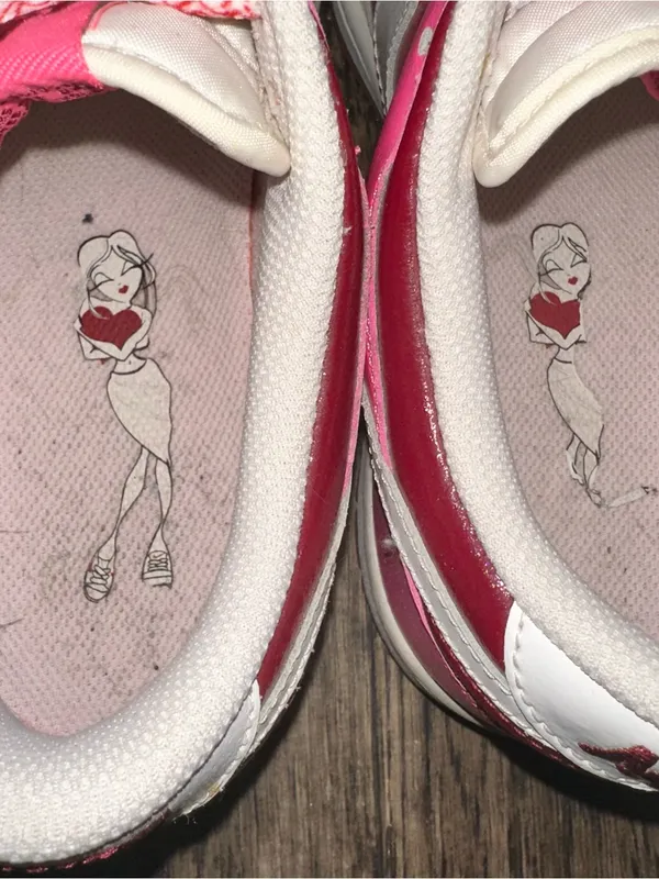 Nike Low Dunk Valentine’s Day 2024 Alternate - Image 5