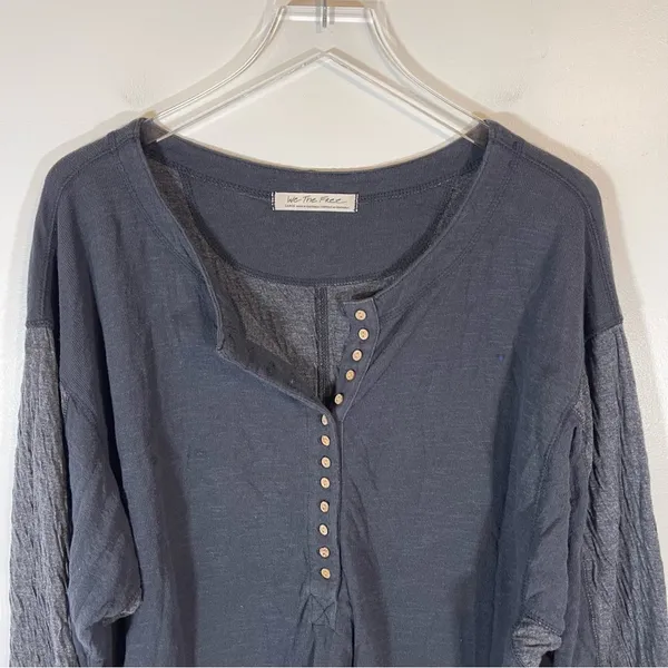 Free People BACK AT IT BOHO COTTON HENLEY TOP 2-TONE BLACK CHARCOAL Size Large - Image 5