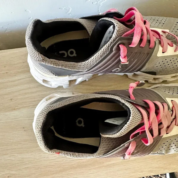 On Running | Cloudswift 3 Mesh Running Sneakers in Grey Pink size 8‎ - Image 5