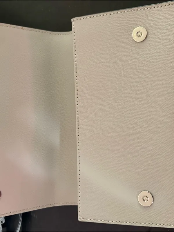 Michael Kors Cream Leather Crossbody Wallet - Image 7