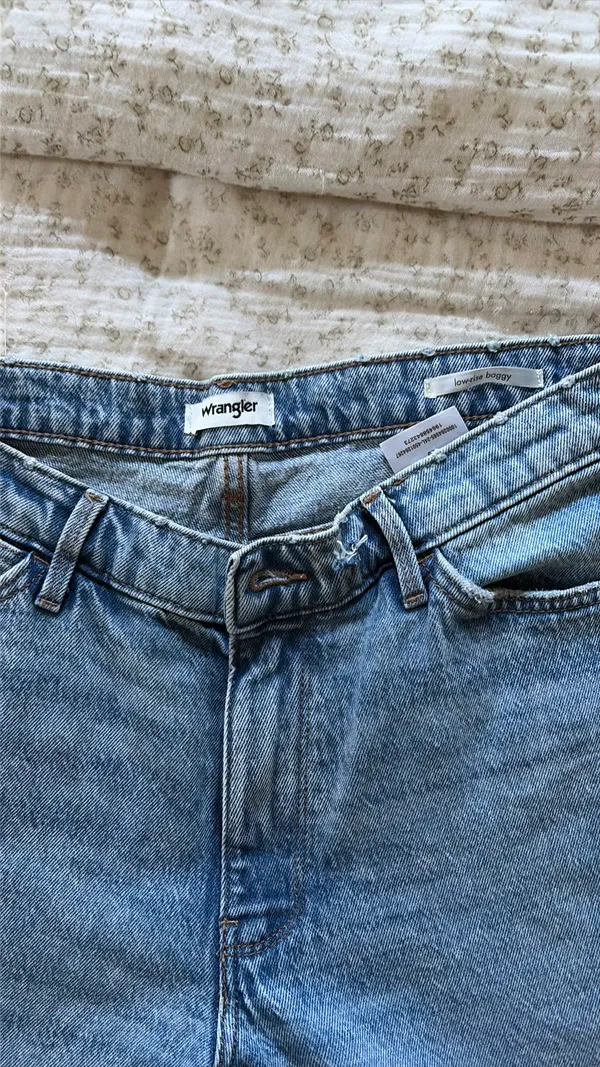 Low-Rise Wrangler Jeans - Image 4