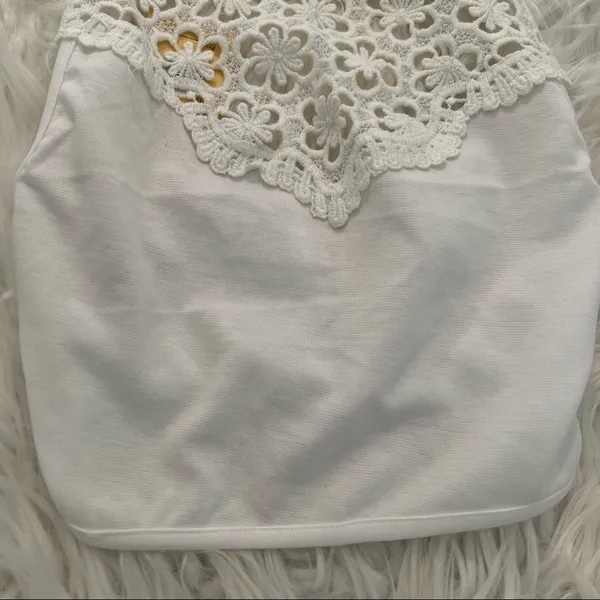 Reverse Women's Juniors Size Medium Crochet Tie Back Crop Top White Halter #9687 - Image 4