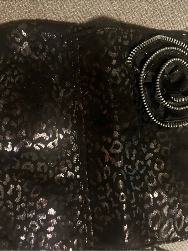 Black Metallic Leopard Print Wristlet Clutch - Image 5