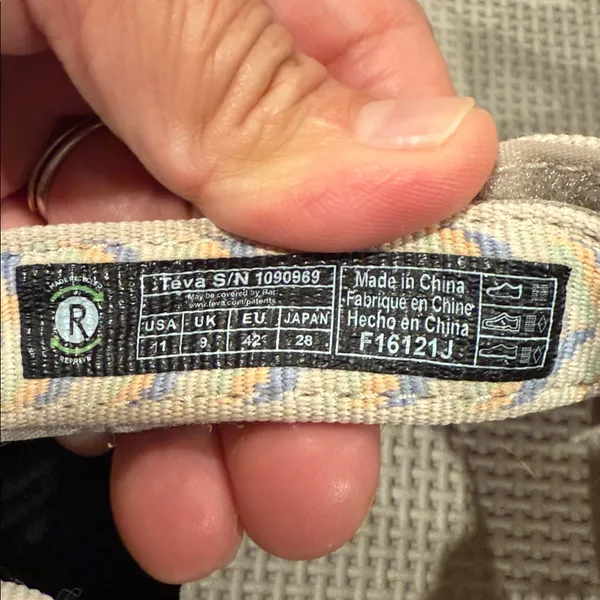 Teva Midform Women’s Size 11 gray straps Universal Sandal - Image 7