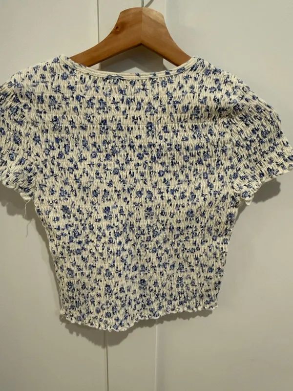 Hollister Cream Top with Blue Floral Smocking - Image 4