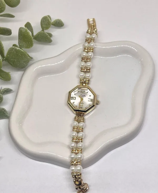 Vintage style gold tone pearl watch - Image 3