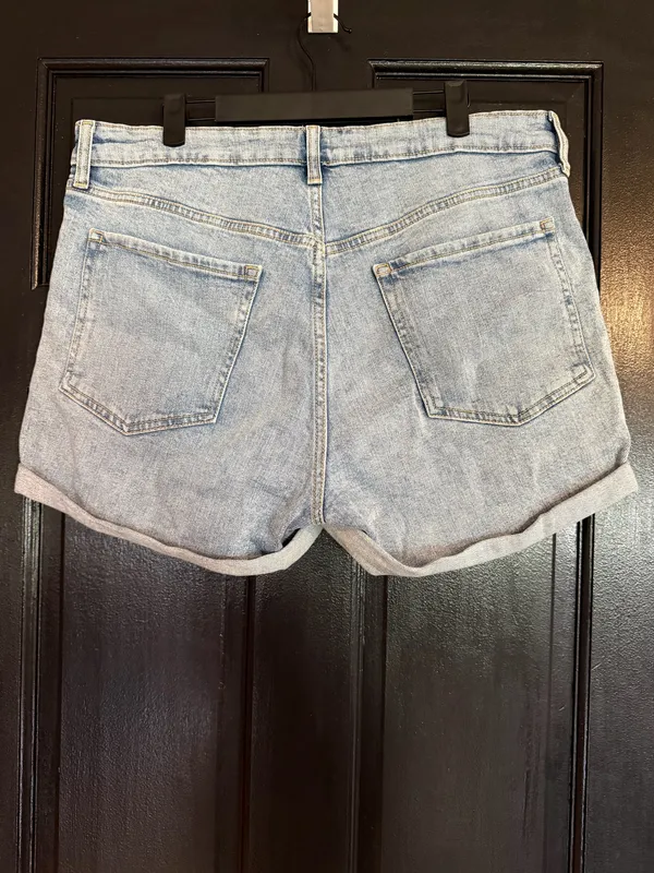 Old Navy High-Rise Shorts - Image 2