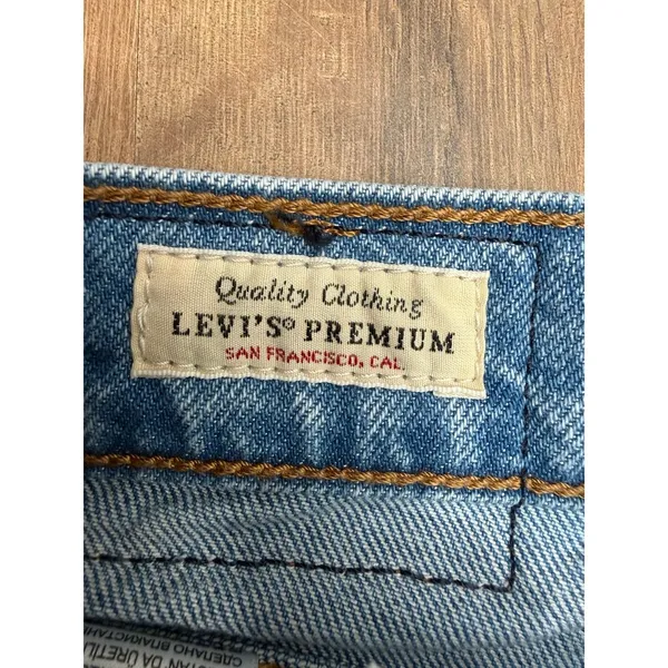 Levi's Premium 80s Mom Jeans Women 28 High Rise Tapered Light Wash Denim - Image 6