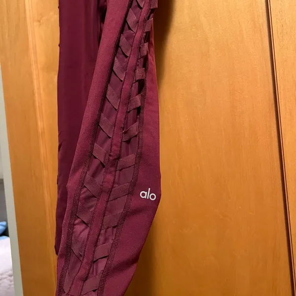 Alo yoga mesh capri leggings - red - Image 2