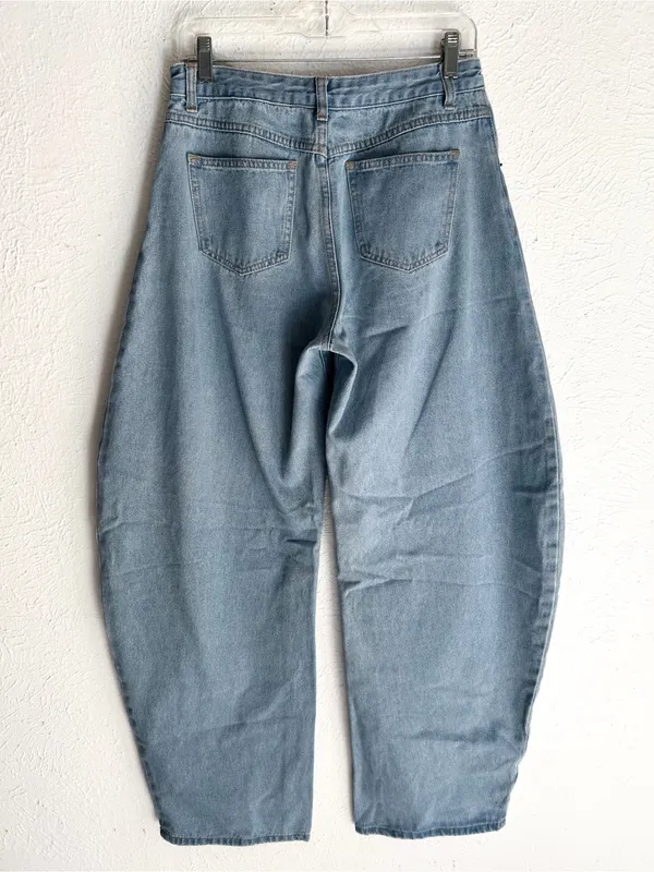Lioness Horseshoe barrel style leg Light wash sz small - Image 6