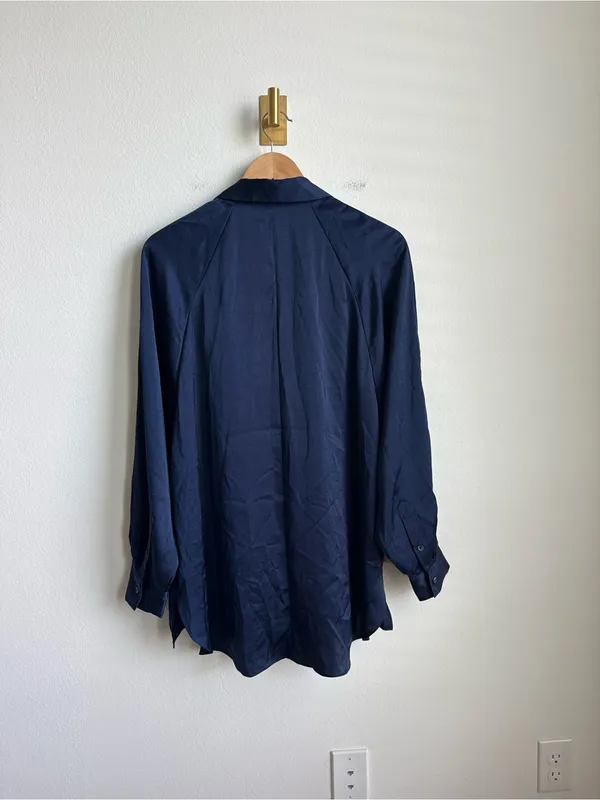 Wilfred by Aritzia Satin Button Down Blouse Navy Blue Women's Medium NWT - Image 12