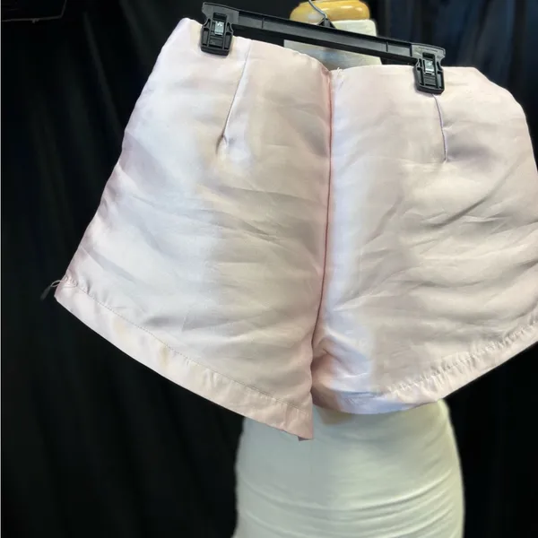 Banana Republic Pale Pink Satin High Waisted Pleated Shorts with Pockets and Side Zipper - Image 9