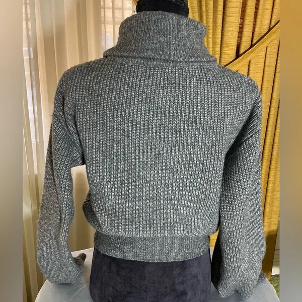 Modern STEVE MADDEN sweater 💖 - Image 4