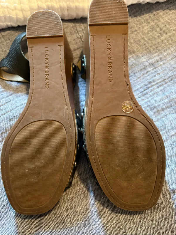 Lucky Brand Black Leather Studded Wedge Sandals - Image 7