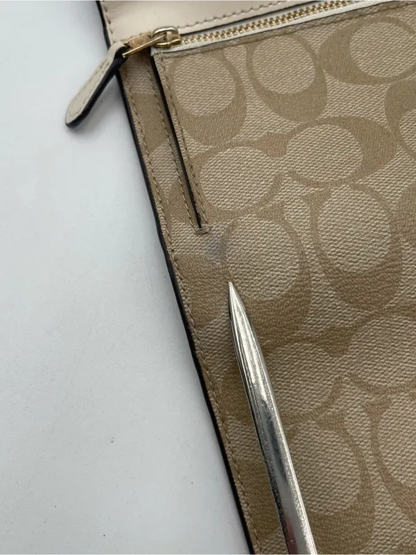 Coach Slim Trifold Wallet In Signature Canvas EUC Logo Designer - Image 11