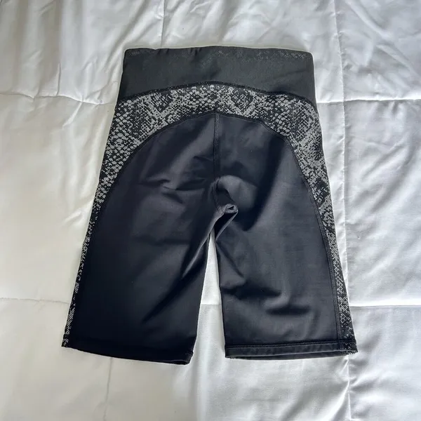 Athleta Shorts Womens XS‎ Black Stay Fly 9" Compression Reflective Athletic Run - Image 5