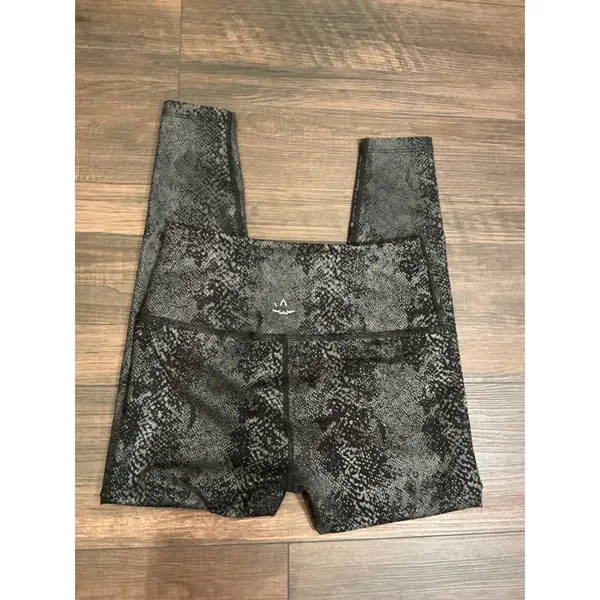 Beyond Yoga Leggings Black Gray Snakeskin Foil High Waisted Size M - Image 4