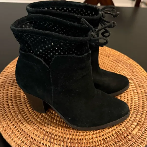 Crown Vintage Black Suede Ankle‎ Booties Size 7 - Image 4