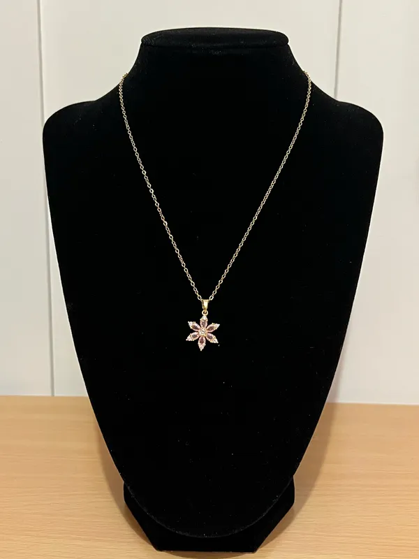 Elegant flower necklace Gold - Image 3