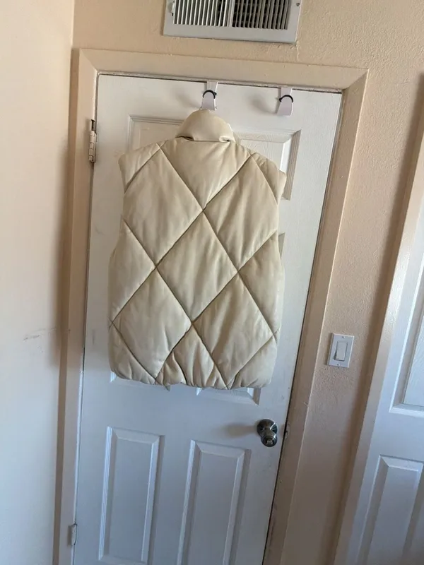 Abercrombie & Fitch Oversized Vegan Leather Quilted Puffer Vest - Image 11