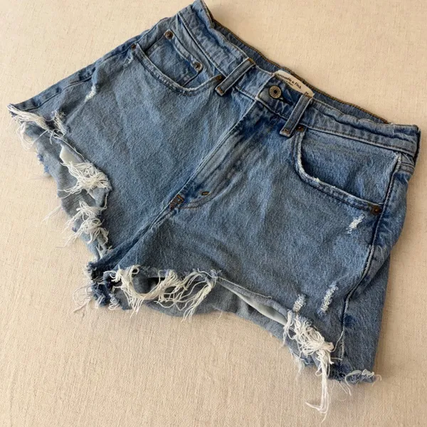 Abercrombie & Fitch Curve Love High Rise Mom Short Denim Distressed Blue Size 26 - Image 5