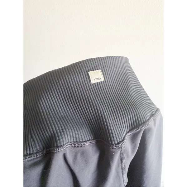 Vuori Ribbed High Waist Grey Biker Shorts Size XS - Image 5