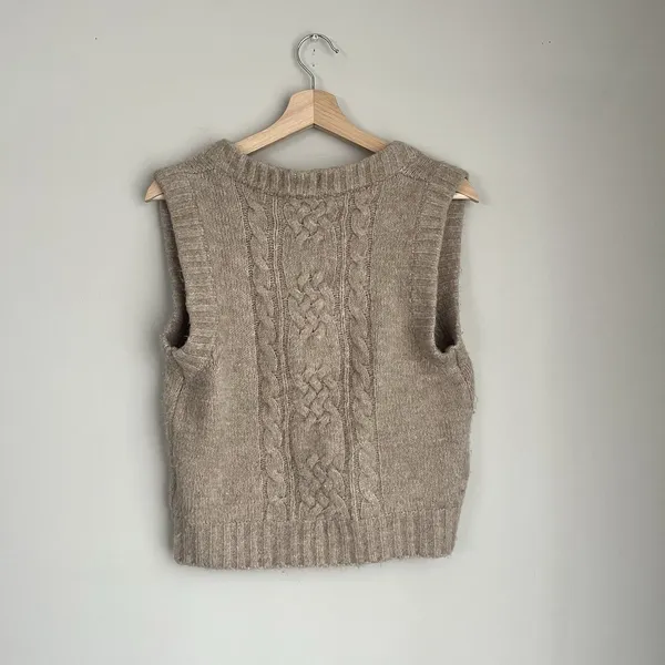 ASTR The Label V Neck Sweater Vest Size Small - Image 4