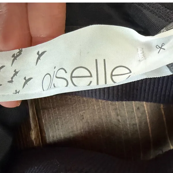 Oiselle purple sports "QUEEN bra" soaring bird silhouette print. Size 4 - Image 3