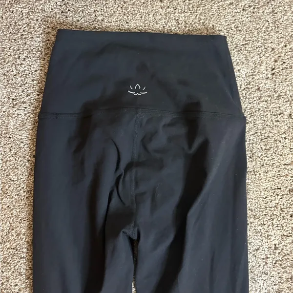 Beyond Yoga Black High-Rise Leggings Size Small - Image 4