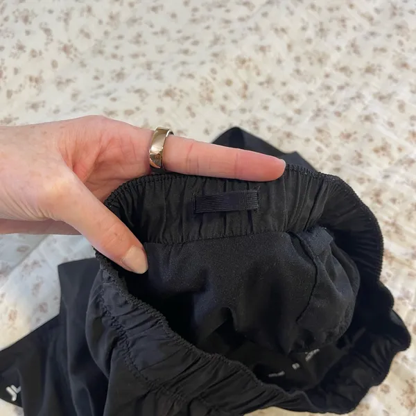 Old Navy Women's Black Athletic Shorts - Image 3