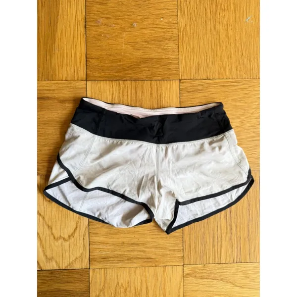 Lululemon Speed Short *4-way Stretch 2.5" Nimbus Puff Size 4 GUC - Image 3